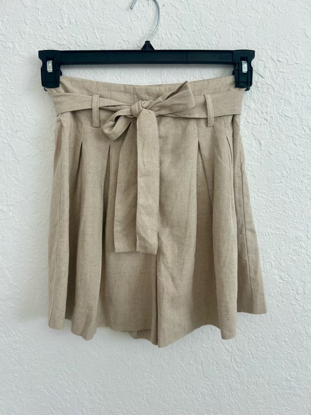 Zara Beige Tie-Waist Linen-Blend Shorts with Bolt